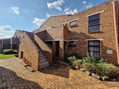 2 Bedroom Apartment To Rent in Allen's Nek, Roodepoort - 5rgW.webp