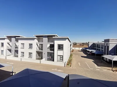 2 Bedroom Apartment For Sale in Roodepoort - yCoQ.webp