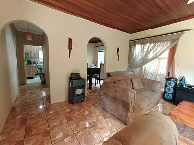 4 Bedroom House For Sale in Roodepoort - img
