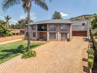 3 Bedroom House For Sale in Roodepoort - Sdup.webp