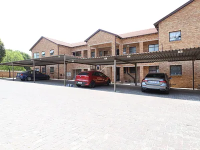2 Bedroom Apartment For Sale in Roodepoort - ILeG.webp