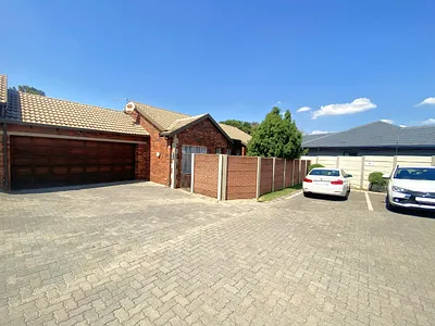 3 Bedroom Townhouse For Sale in Roodepoort - TFHt.webp
