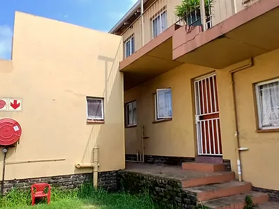 2 Bedroom Apartment For Sale in Roodepoort - vYWk.webp