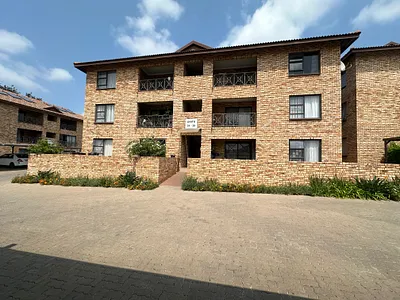 2 Bedroom Apartment For Sale in Roodepoort - 7pUt.webp