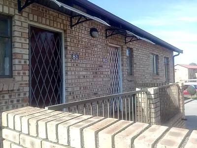 2 Bedroom Apartment For Sale in Roodepoort - pmOc.webp