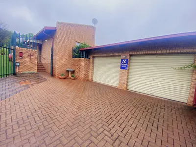 3 Bedroom Townhouse For Sale in Roodepoort - gTVg.webp