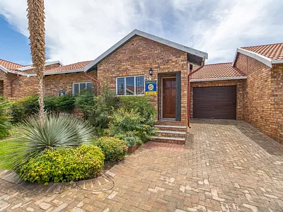 2 Bedroom Townhouse For Sale in Roodepoort - t3ZW.webp