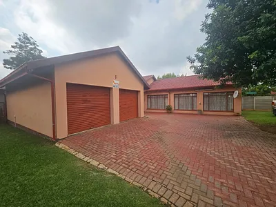 4 Bedroom House For Sale in Randfontein - DN0a.webp