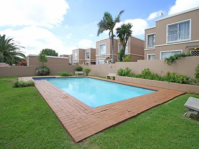 3 Bedroom Townhouse For Sale in Roodepoort - NROd.webp