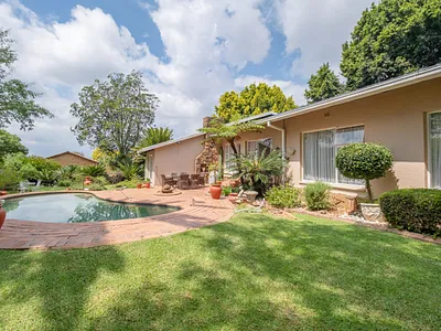 4 Bedroom House For Sale in Randburg - 6oRF.webp