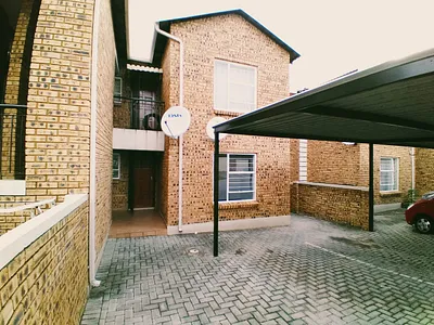 2 Bedroom Townhouse For Sale in Roodepoort - w7KA.webp