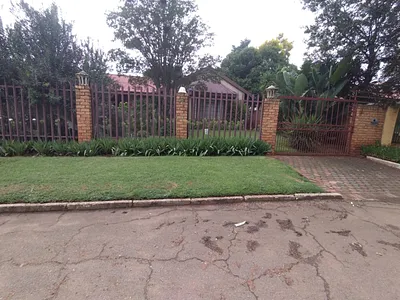 4 Bedroom House For Sale in Randfontein - D7iw.webp