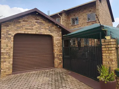 2 Bedroom Townhouse For Sale in Roodepoort - F8EZ.webp
