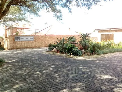 3 Bedroom Apartment For Sale in Roodepoort - OnjM.webp