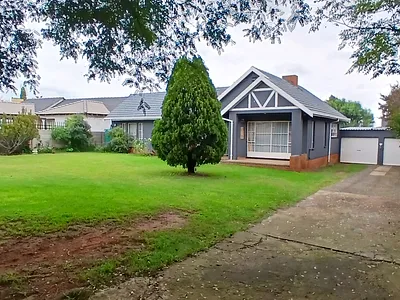 3 Bedroom House For Sale in Roodepoort - HTg7.webp