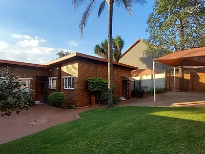 3 Bedroom House To Rent in Roodepoort - TAop.webp