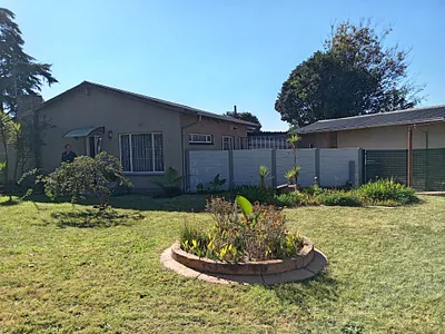 3 Bedroom House For Sale in Roodepoort - D4EE.webp