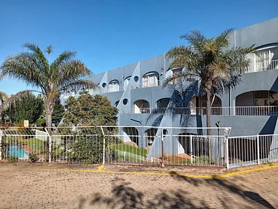 2 Bedroom Apartment For Sale in Roodepoort - S4EG.webp