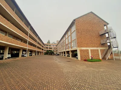 2 Bedroom Apartment For Sale in Roodepoort - 53oI.webp