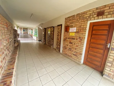 2 Bedroom Apartment For Sale in Roodepoort - JRBf.webp