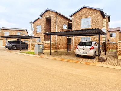2 Bedroom Apartment For Sale in Roodepoort - tONb.webp