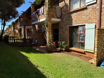 2 Bedroom Townhouse For Sale in Randburg - SpXQ.webp