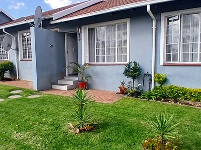 2 Bedroom Townhouse For Sale in Roodepoort - nZTO.webp