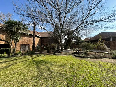 6 Bedroom House For Sale in Secunda - lXaR.webp