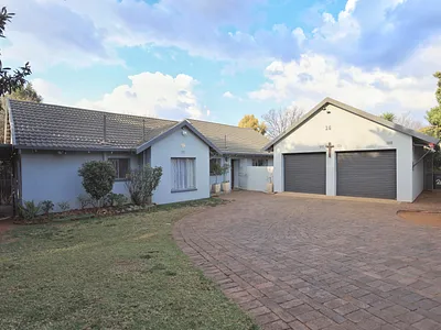 4 Bedroom House For Sale in Krugersdorp - bkQl.webp