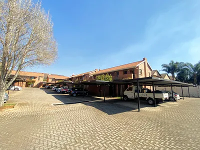 2 Bedroom Apartment For Sale in Roodepoort - uXwP.webp