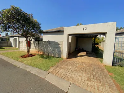 2 Bedroom Townhouse For Sale in Roodepoort - hbtt.webp