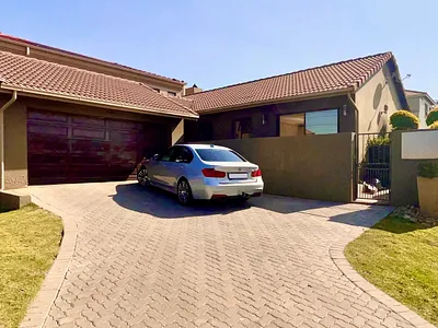 3 Bedroom House For Sale in Edenvale - 21Id.webp