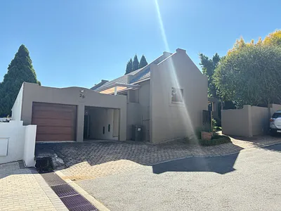 3 Bedroom House For Sale in Sandton - bURh.webp