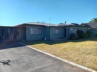 4 Bedroom House For Sale in Roodepoort - u9D8.webp