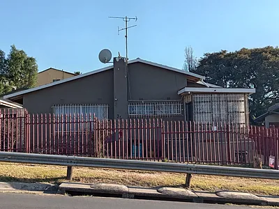 3 Bedroom House For Sale in Roodepoort - RASI.webp
