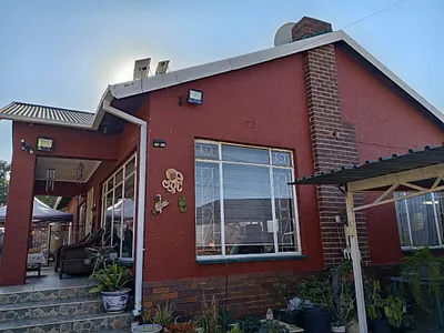 3 Bedroom House For Sale in Roodepoort - 5UbO.webp