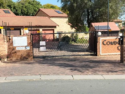3 Bedroom Townhouse For Sale in Roodepoort - ciTu.webp