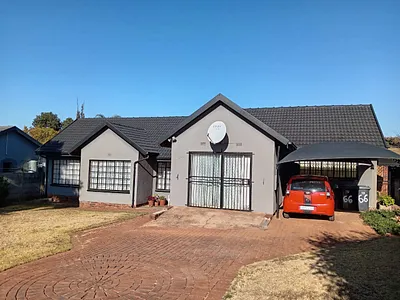 3 Bedroom House For Sale in Roodepoort - SseI.webp