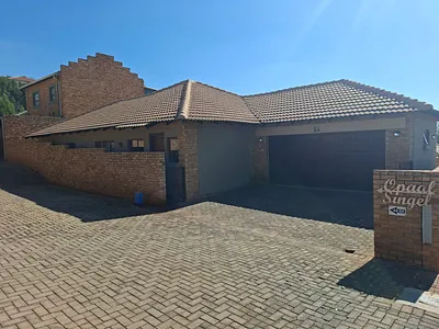 3 Bedroom Townhouse For Sale in Krugersdorp - 1iU1.webp