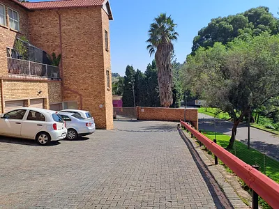 1 Bedroom Apartment For Sale in Roodepoort - 7oHC.webp