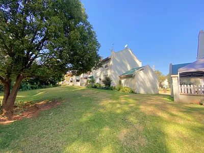3 Bedroom Apartment For Sale in Roodepoort - mfQd.webp
