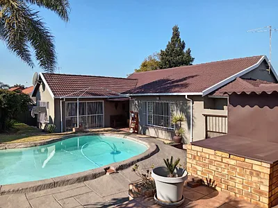 4 Bedroom House For Sale in Roodepoort - MCs9.webp