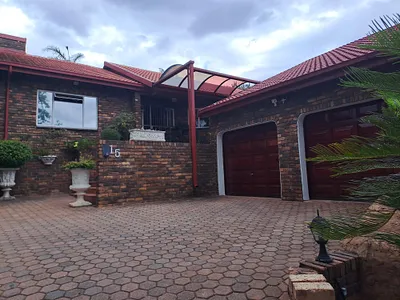 3 Bedroom House To Rent in Roodepoort - jYdQ.webp