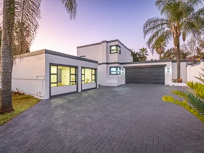 4 Bedroom House For Sale in Roodepoort - fZj2.webp