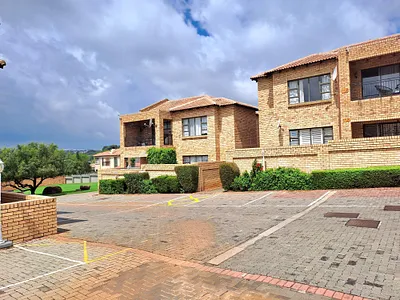 3 Bedroom Townhouse For Sale in Krugersdorp - sfgS.webp