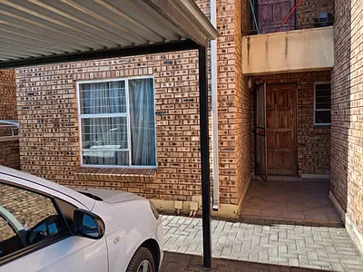 2 Bedroom Apartment For Sale in Roodepoort - BoAw.webp