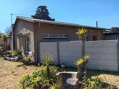 3 Bedroom House For Sale in Roodepoort - wj8k.webp