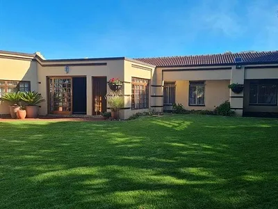 4 Bedroom House For Sale in Secunda - jQSj.webp