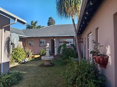 5 Bedroom House For Sale in Roodepoort - ubM6.webp