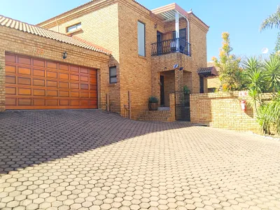 3 Bedroom Townhouse For Sale in Krugersdorp - IFpk.webp